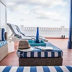Seaview Coastal On Front Line With Amazing Sea Views And Large Terrace וילה