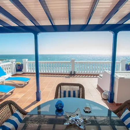 Seaview Coastal On Front Line With Amazing Sea Views And Large Terrace فيلة *