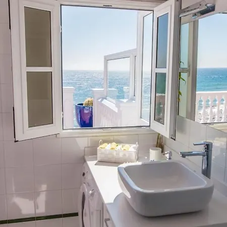 فيلة Seaview Coastal On Front Line With Amazing Sea Views And Large Terrace *