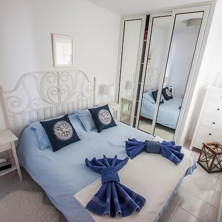 Seaview Coastal On Front Line With Amazing Sea Views And Large Terrace *