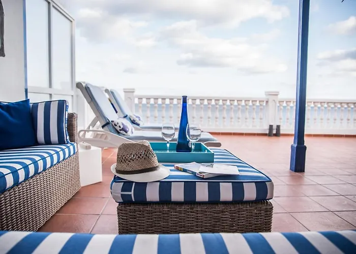 Seaview Coastal On Front Line With Amazing Sea Views And Large Terrace Willa