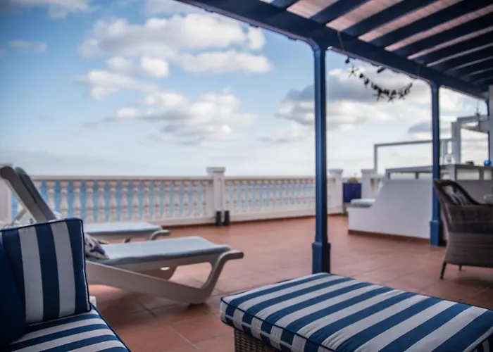 Seaview Coastal On Front Line With Amazing Sea Views And Large Terrace Willa Puerto del Carmen (Lanzarote)