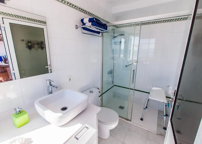 Willa Seaview Coastal On Front Line With Amazing Sea Views And Large Terrace *