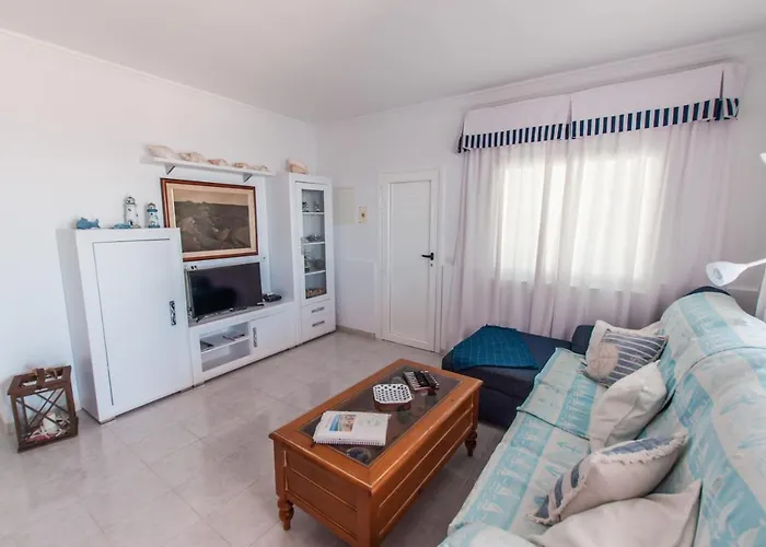 Seaview Coastal On Front Line With Amazing Sea Views And Large Terrace Willa