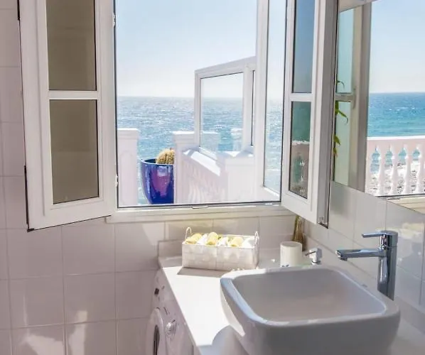 Willa Seaview Coastal On Front Line With Amazing Sea Views And Large Terrace *